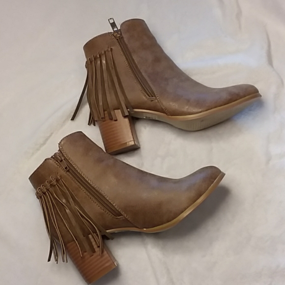 Journee Collection Booties - Picture 4 of 5